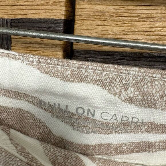 Chico’s Tan And White Zebra Print Pull On Capris Size 0.5 (Size 6) - Picture 6 of 7